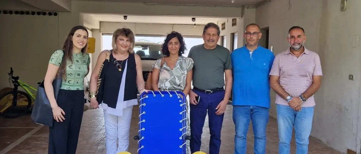 Bova Marina, l’associazione Emirat Shrine Rhegion dona una sedia Job per persone disabili alla Fondazione Marino