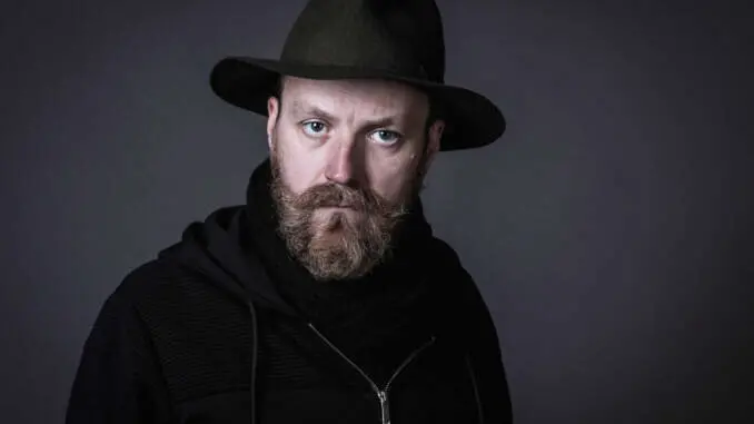 “Edipo, ritratto di famiglia”: Matteo Tarasco al lungomare di Catona