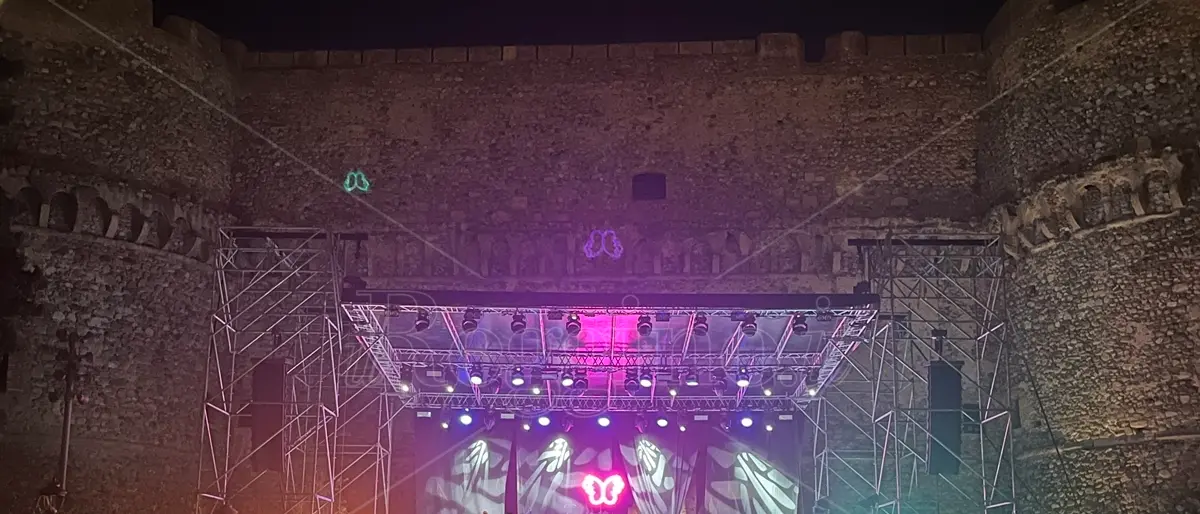 Fiorella Mannoia festeggia anche in riva allo Stretto i suoi 70 anni: «Reggio, senti che bel rumore...» - FOTO e VIDEO