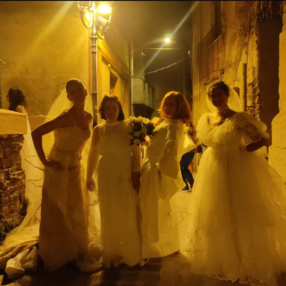 Il Borgo di San Lorenzo si illumina nella notte con i \"Petali di Stelle\"