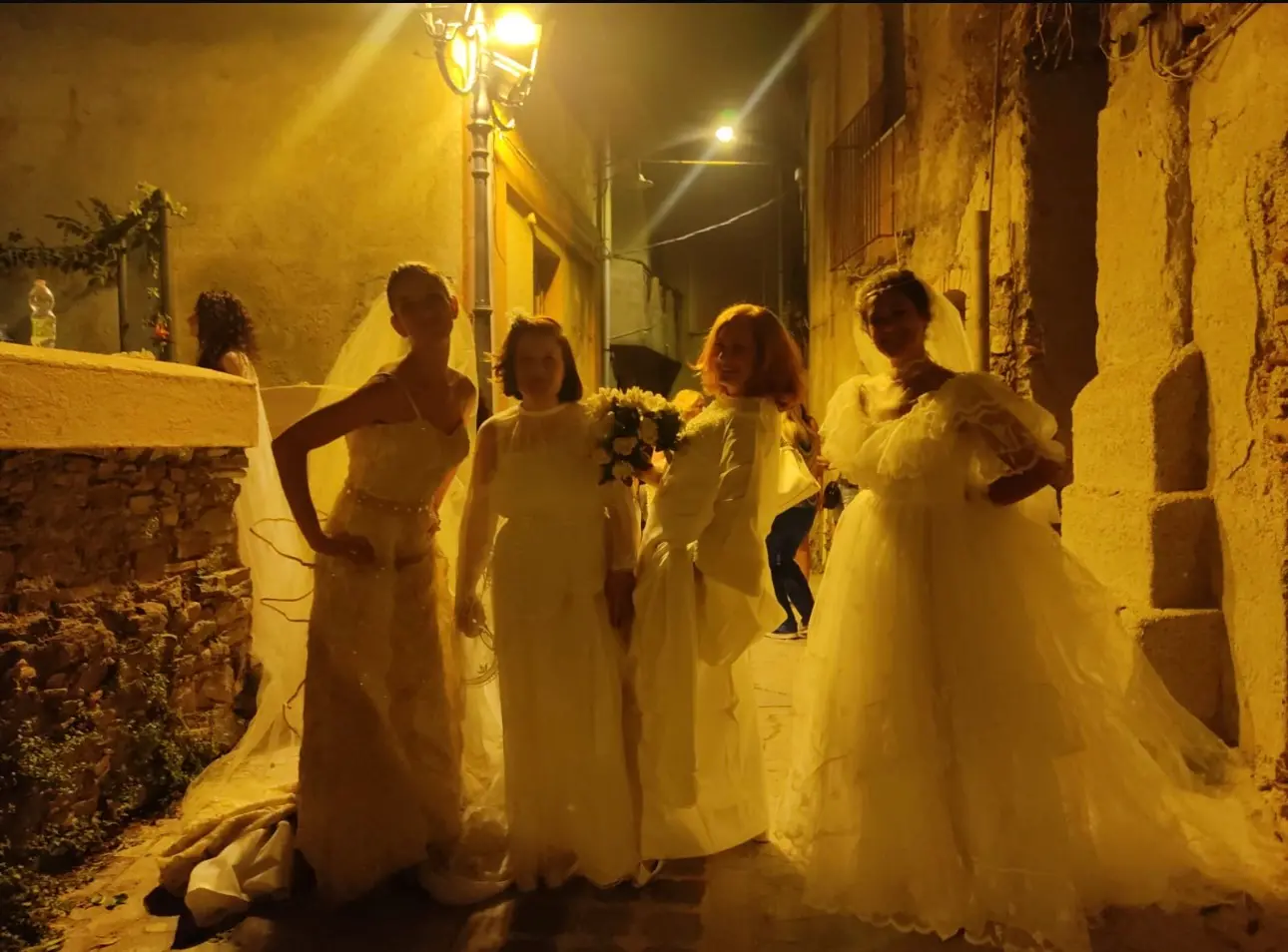 Il Borgo di San Lorenzo si illumina nella notte con i \"Petali di Stelle\"