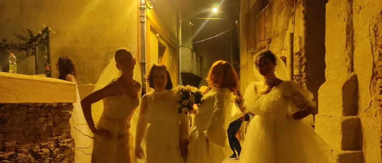 Il Borgo di San Lorenzo si illumina nella notte con i \"Petali di Stelle\"