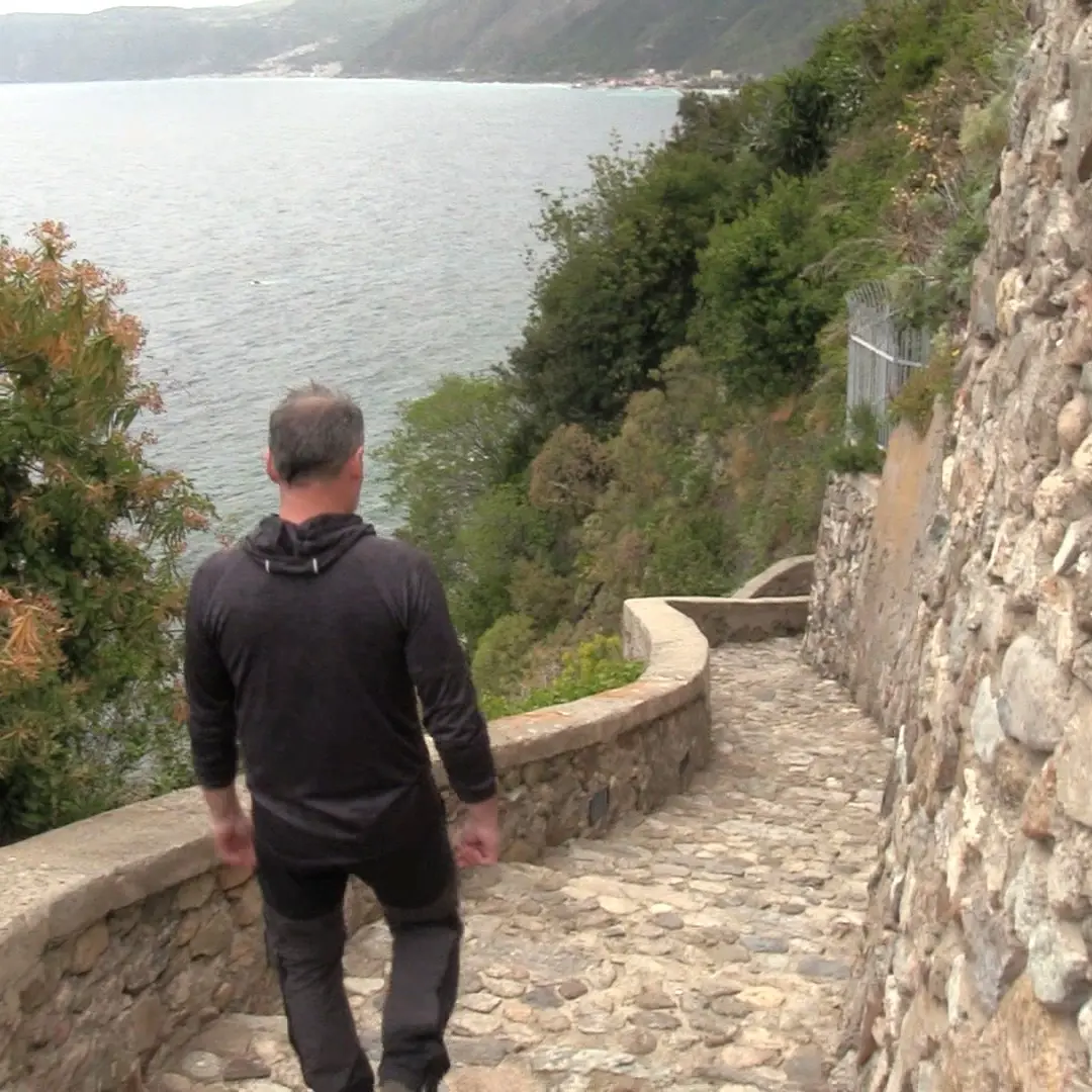 Il turismo lento passa dalla Costa Viola. Alla riscoperta dei sentieri dimenticati in un viaggio tra natura, storia e cultura