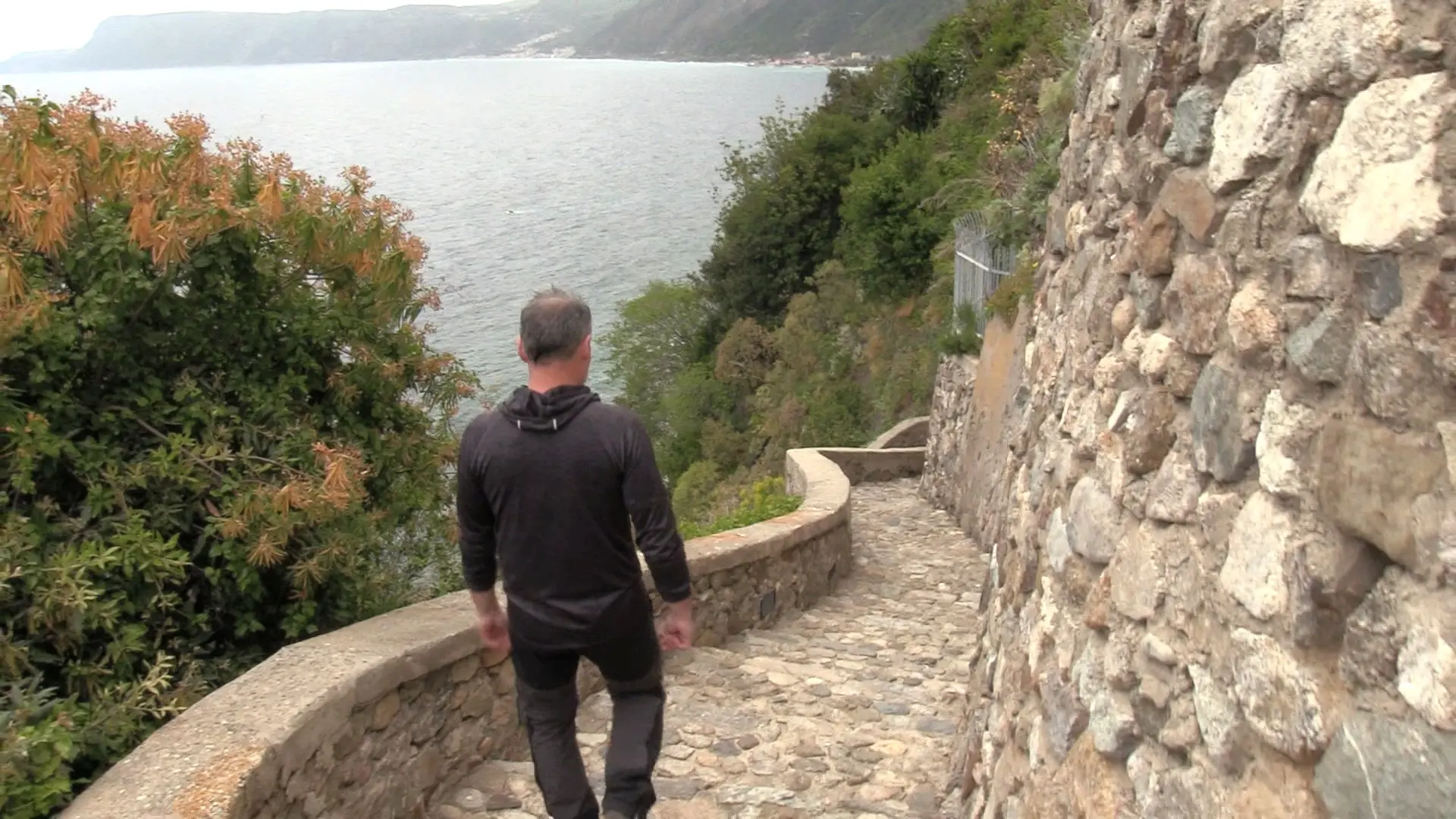 Il turismo lento passa dalla Costa Viola. Alla riscoperta dei sentieri dimenticati in un viaggio tra natura, storia e cultura