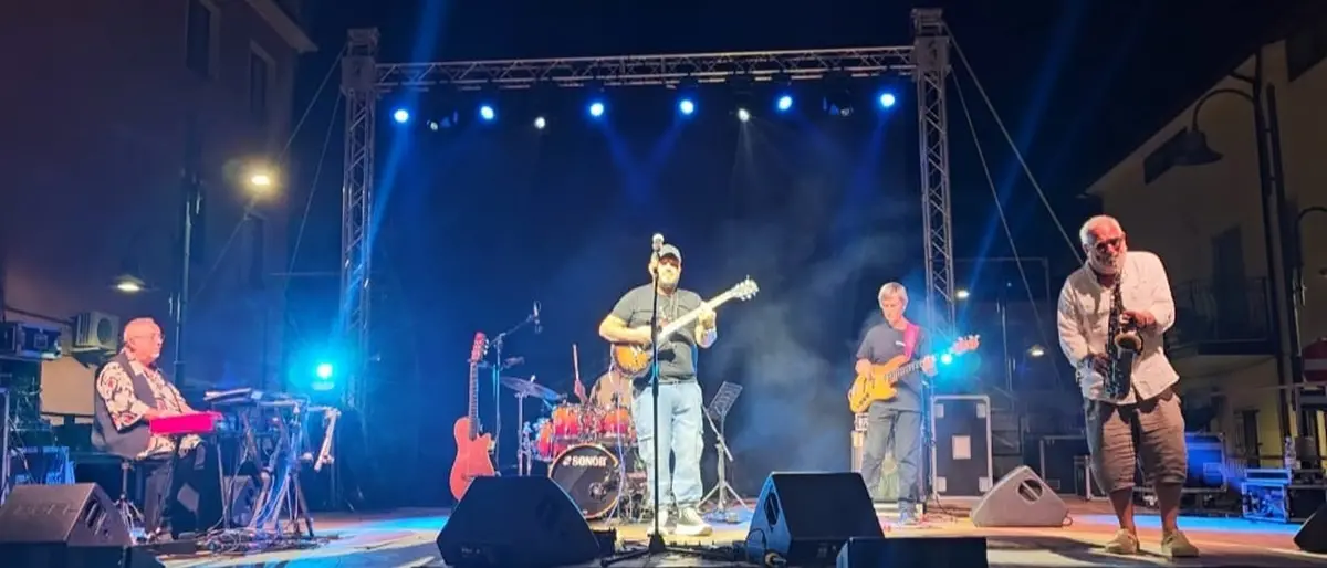 A Gioiosa Marina batte il cuore di Napoli con Nello Daniele sotto la torre del Cavallaro