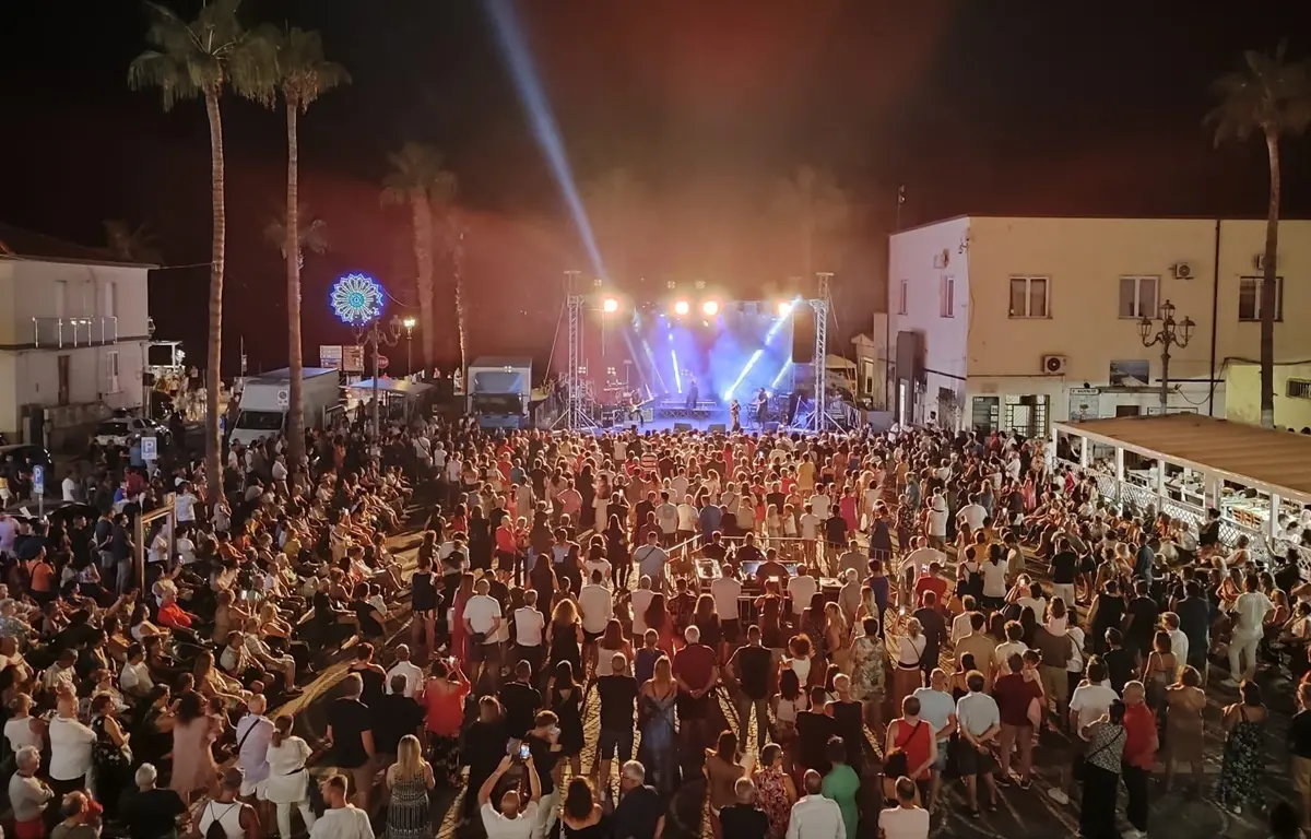 Bagnara, con Alexia si balla in piazza con la regina della pop disco