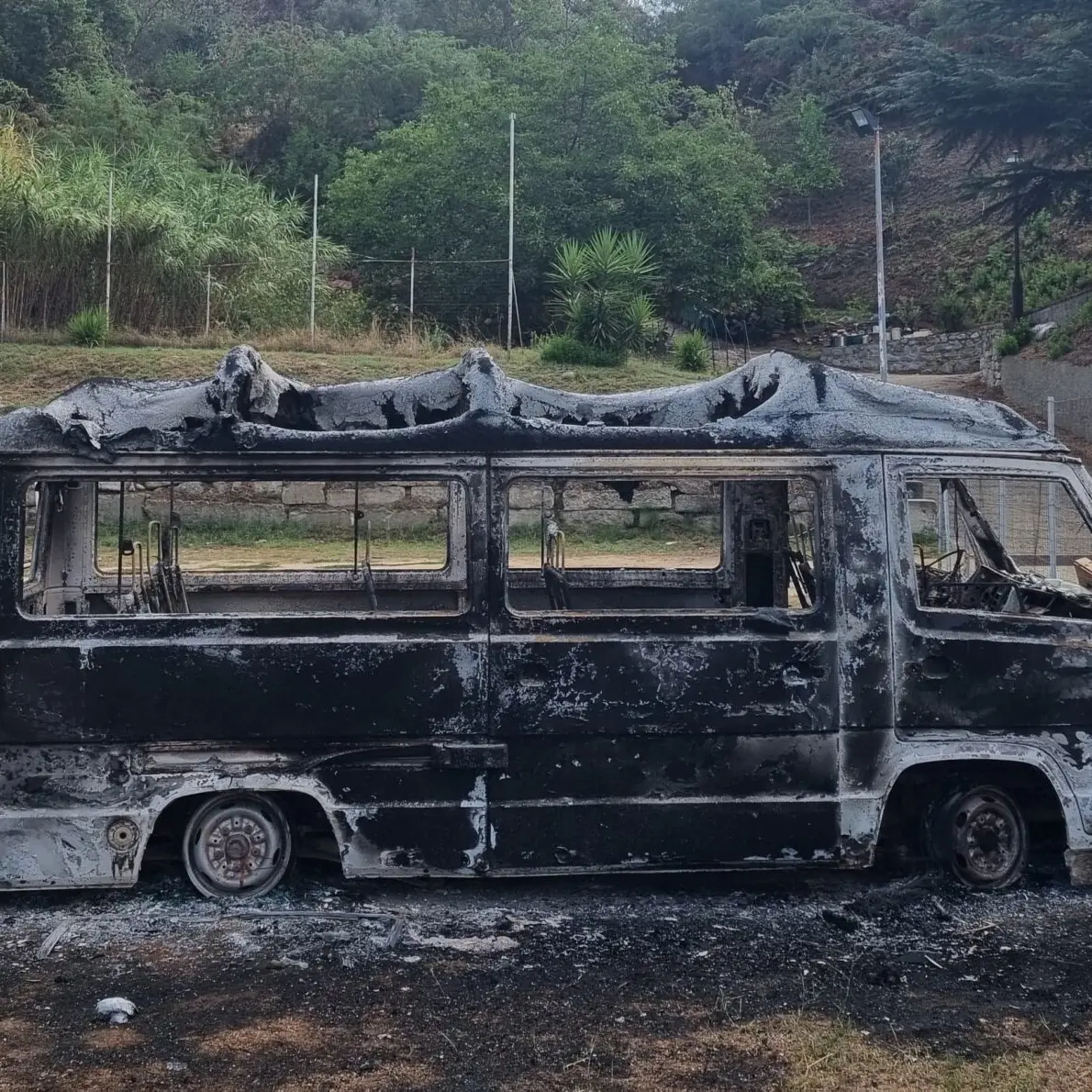 Incendio a Borgo Croce, il sindaco di Fiumara: «Condanno il vile gesto»