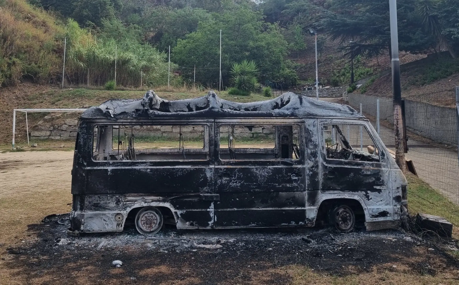 A fuoco il pulmino di Borgo Croce, la solidarietà di Ecolandia