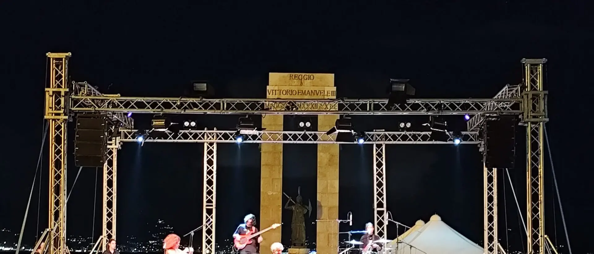 Eugenio Bennato fa il pieno al Festival RadiCi a Reggio Calabria