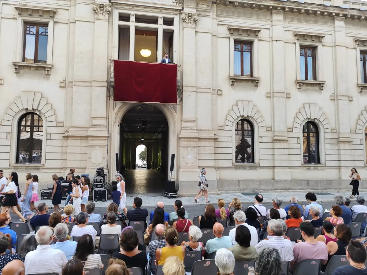 Serenate alla finestra a Reggio: con il Festival Cilea la lirica si affaccia alla città da palazzo San Giorgio