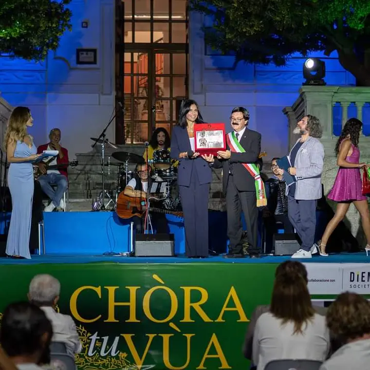 Da Bova la voce dei Greci di Calabria nel racconto del sindaco Casile: «Custodi di una cultura millenaria» | VIDEO