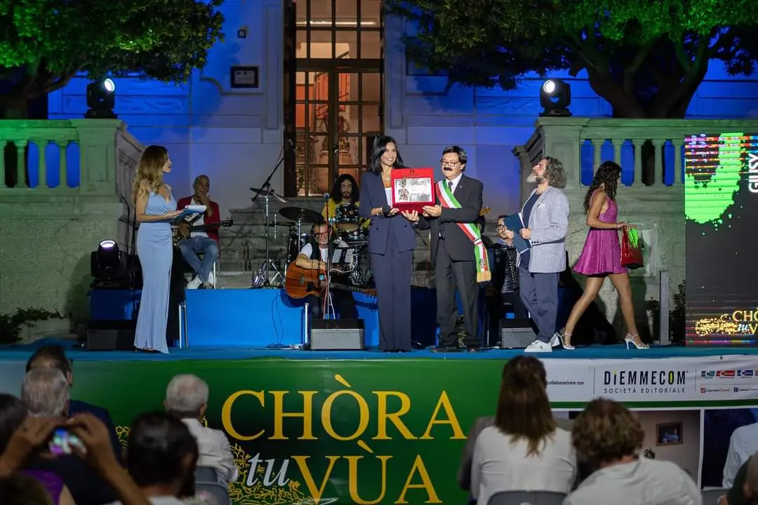 Da Bova la voce dei Greci di Calabria nel racconto del sindaco Casile: «Custodi di una cultura millenaria» | VIDEO