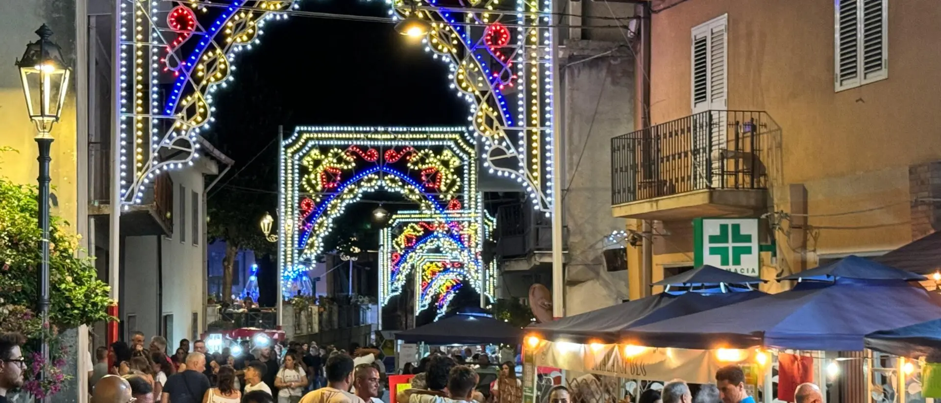 Sant'Alessio in Aspromonte \"Condito&Saporito\": lo street food e la musica dei Ramblers infiammano un pubblico \"infinito\"