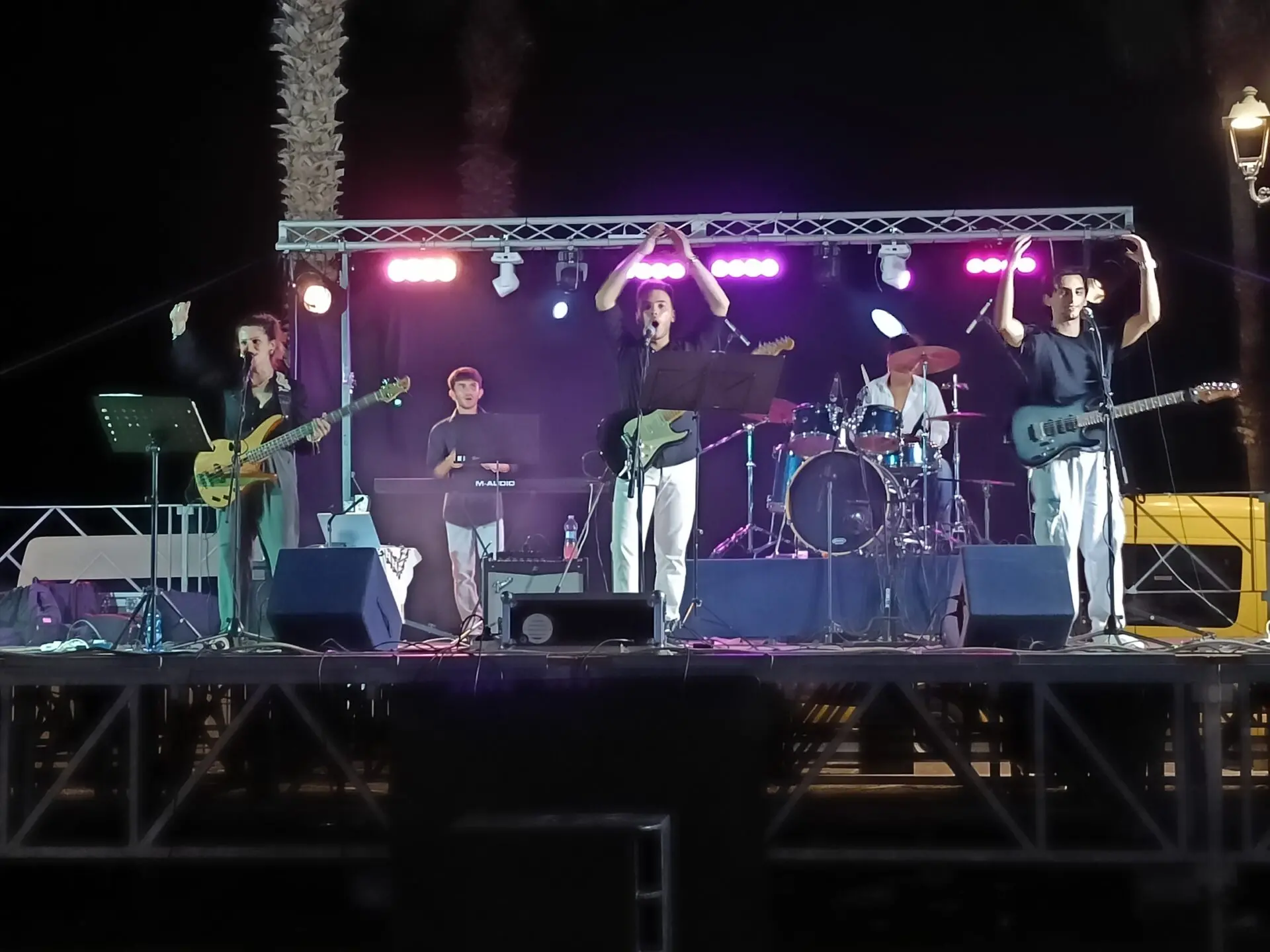 Bagnara abbraccia i Dirti Frogs e la loro musica