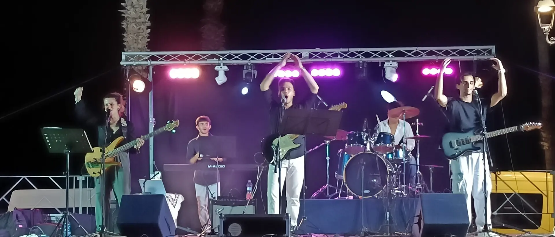 Bagnara abbraccia i Dirti Frogs e la loro musica