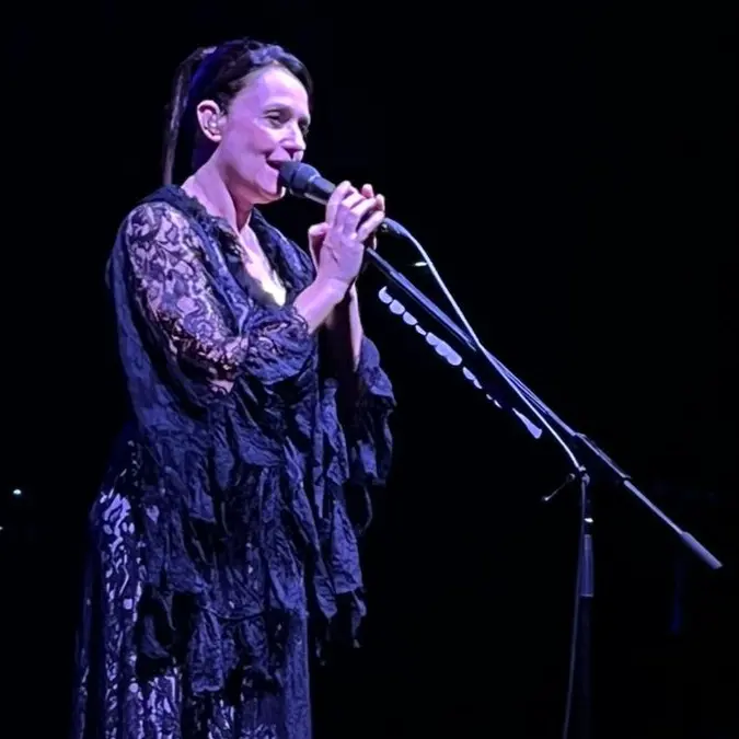 Carmen Consoli strega il Catona Teatro tra impegno e tradizione