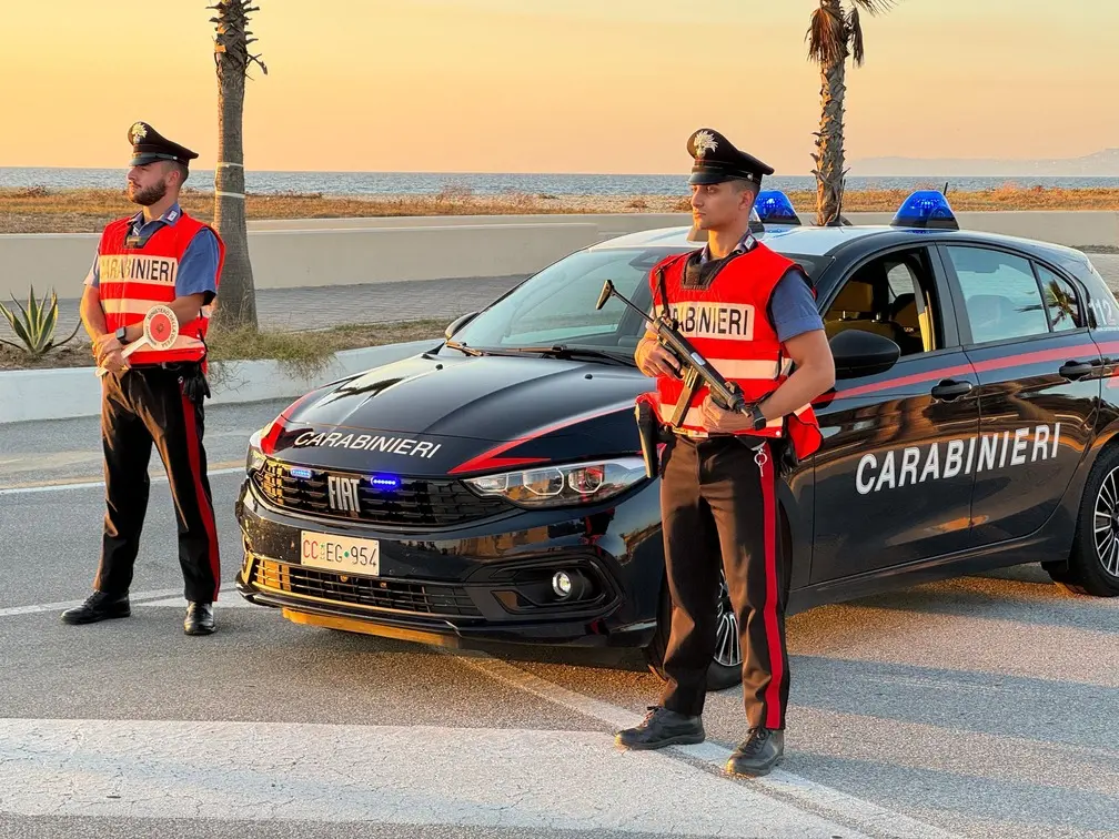 San Ferdinando, Carabiniere fuori servizio sventa furto delle pedane per disabili sulla spiaggia