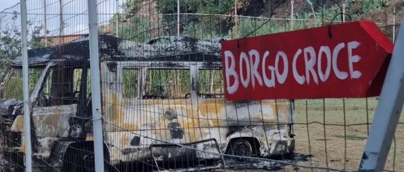 Pulmino di Borgo Croce dato alle fiamme, al via una raccolta fondi per riacquistarlo