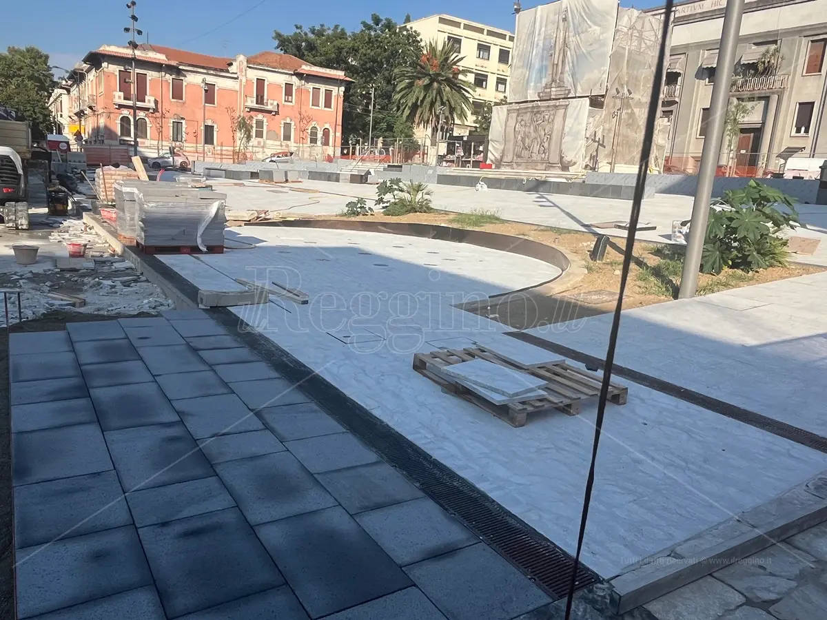 Reggio, Piazza De Nava sarà completata entro la metà di ottobre: il cantiere sarà sospeso per il passaggio della Vara