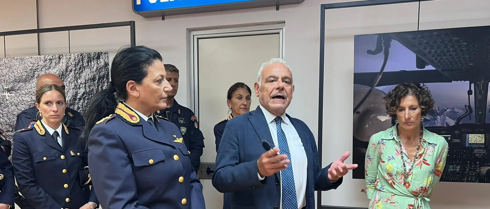 Angeli in divisa che garantiscono sicurezza dall'alto: inaugurata la mostra per il 50esimo del reparto volo della Polizia di Stato