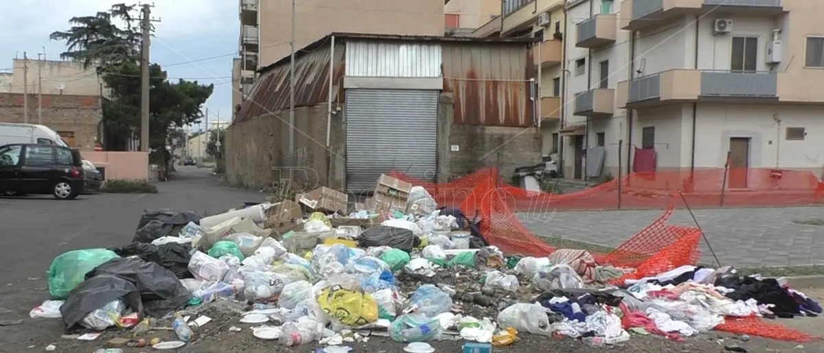 Reggio, al Rione Marconi in allestimento il parco urbano e l'area fitness ma incombe il degrado - FOTO e VIDEO