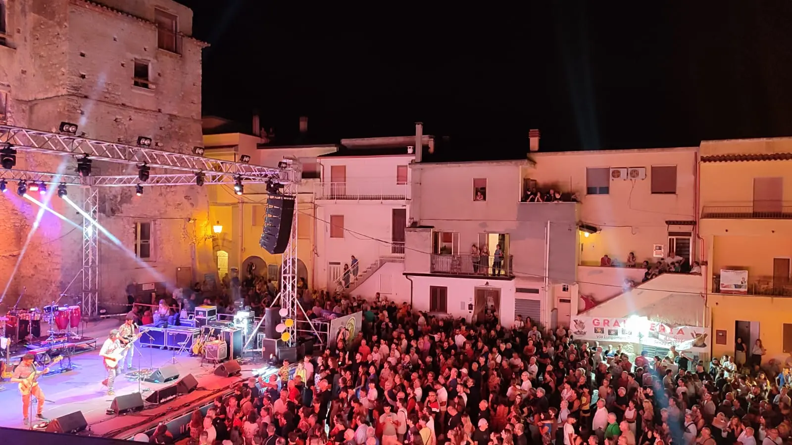 Il Festival dei Borghi Mediterranei consacra Monasterace come nuova meta culturale e artistica