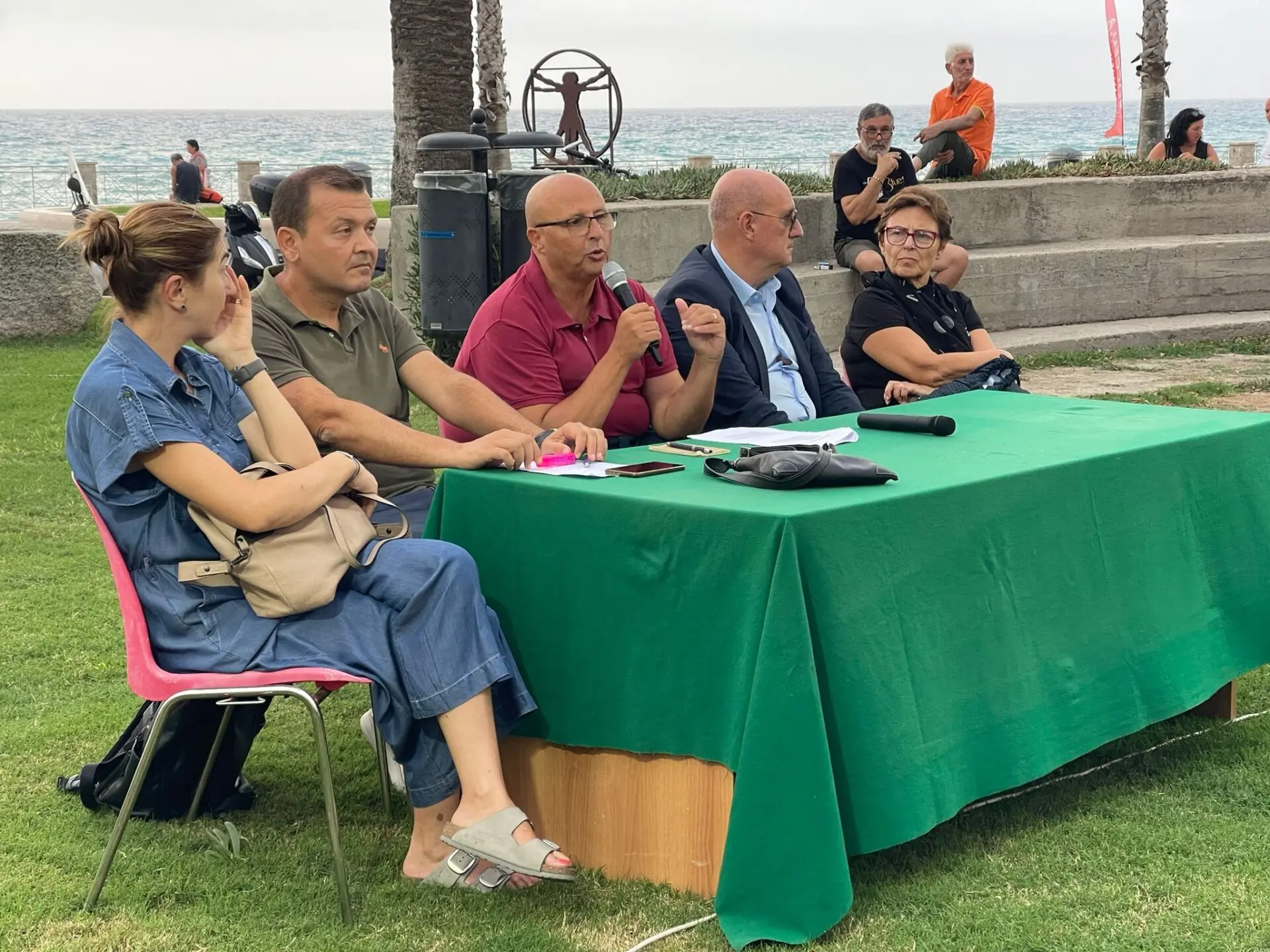 Roccella, stangata sui rifiuti: Tari più salata del 30%