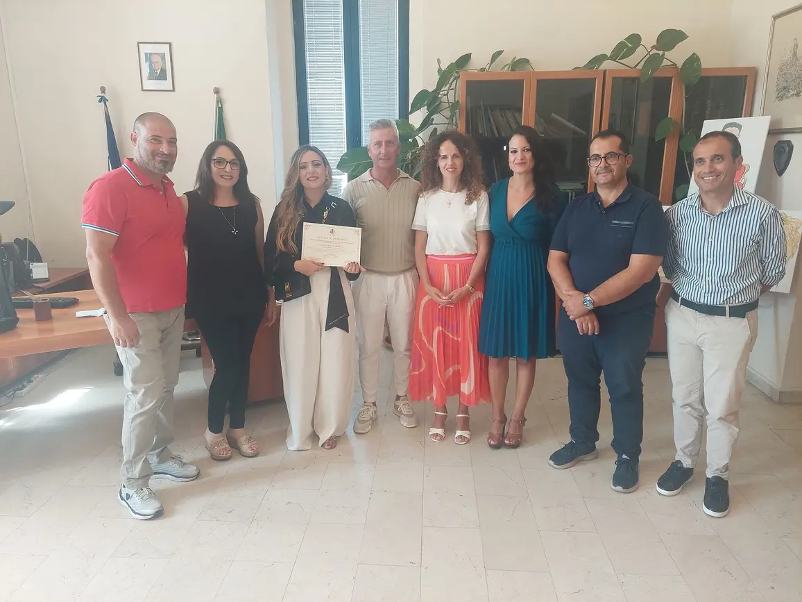 Taurianova, il Comune premia l'esperta psicomotricista Carmela Galluccio