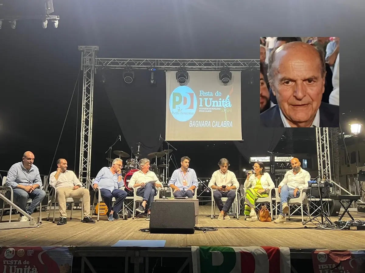 Bagnara, Bersani chiude la festa de l’Unità: «In scena la rivincita neo missina, il governo si occupi del Paese»