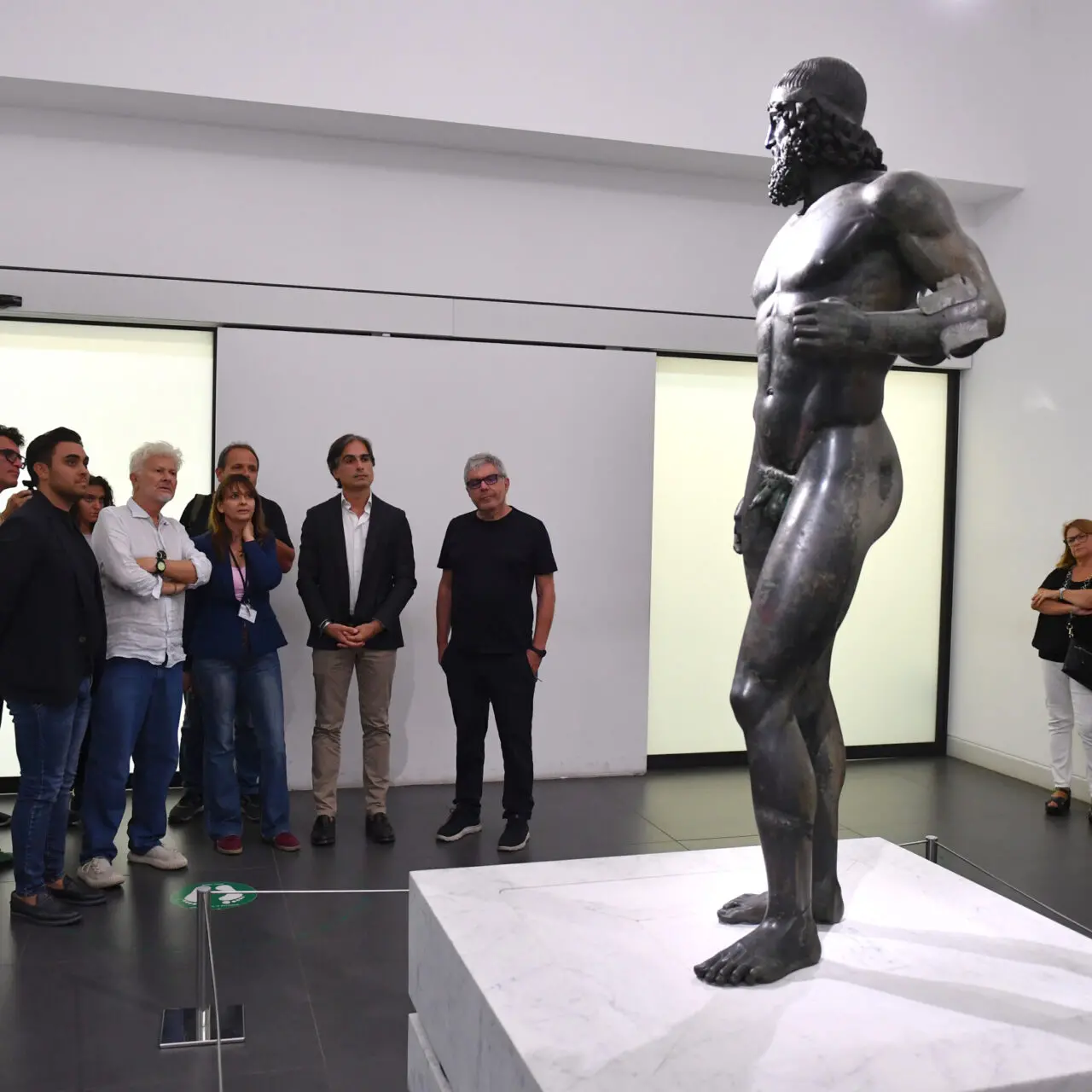 Ron accolto al Museo ed estasiato dalla magia dei Bronzi di Riace: «Un onore per me essere qui»