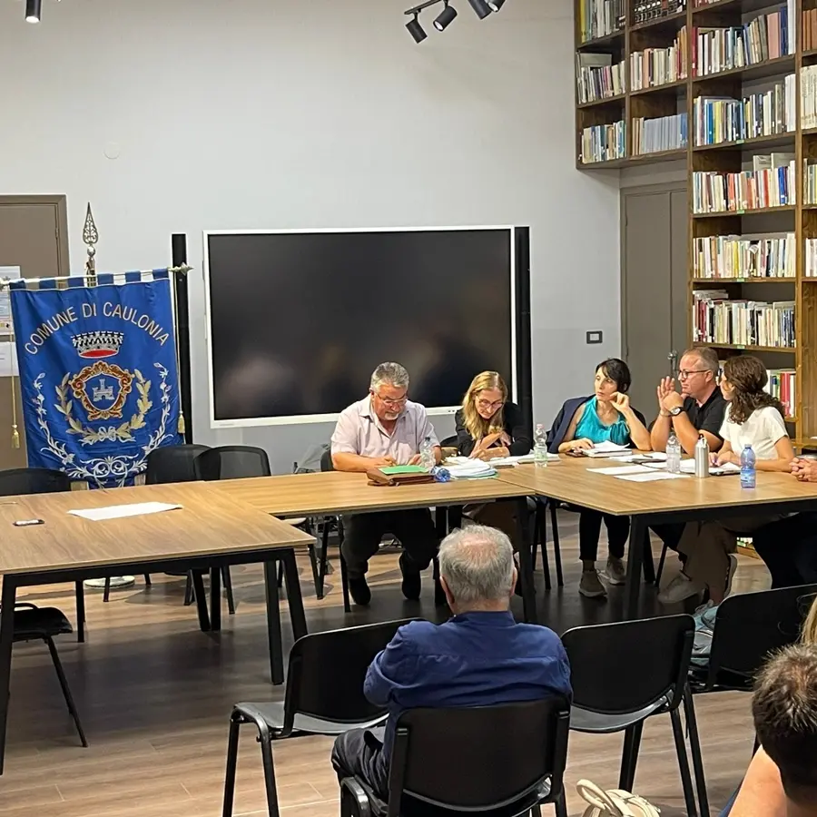 Caulonia, mai arrivati i fondi promessi da Cirillo: il Tarantella festival fa \"ballare\" la maggioranza