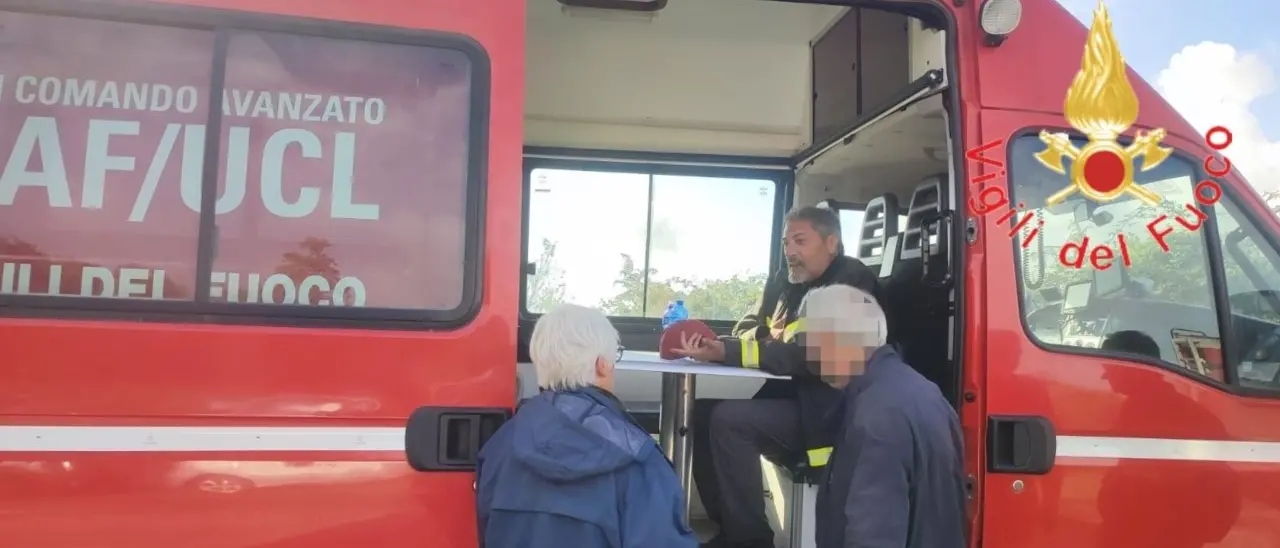 Si perde in un bosco mentre cerca funghi: rintracciato dai Vigili del Fuoco