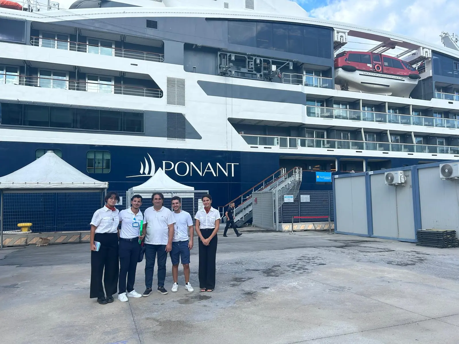 Nave da crociera Ponant al porto di Reggio, Latella: «Visitatori entusiasti» | FOTO