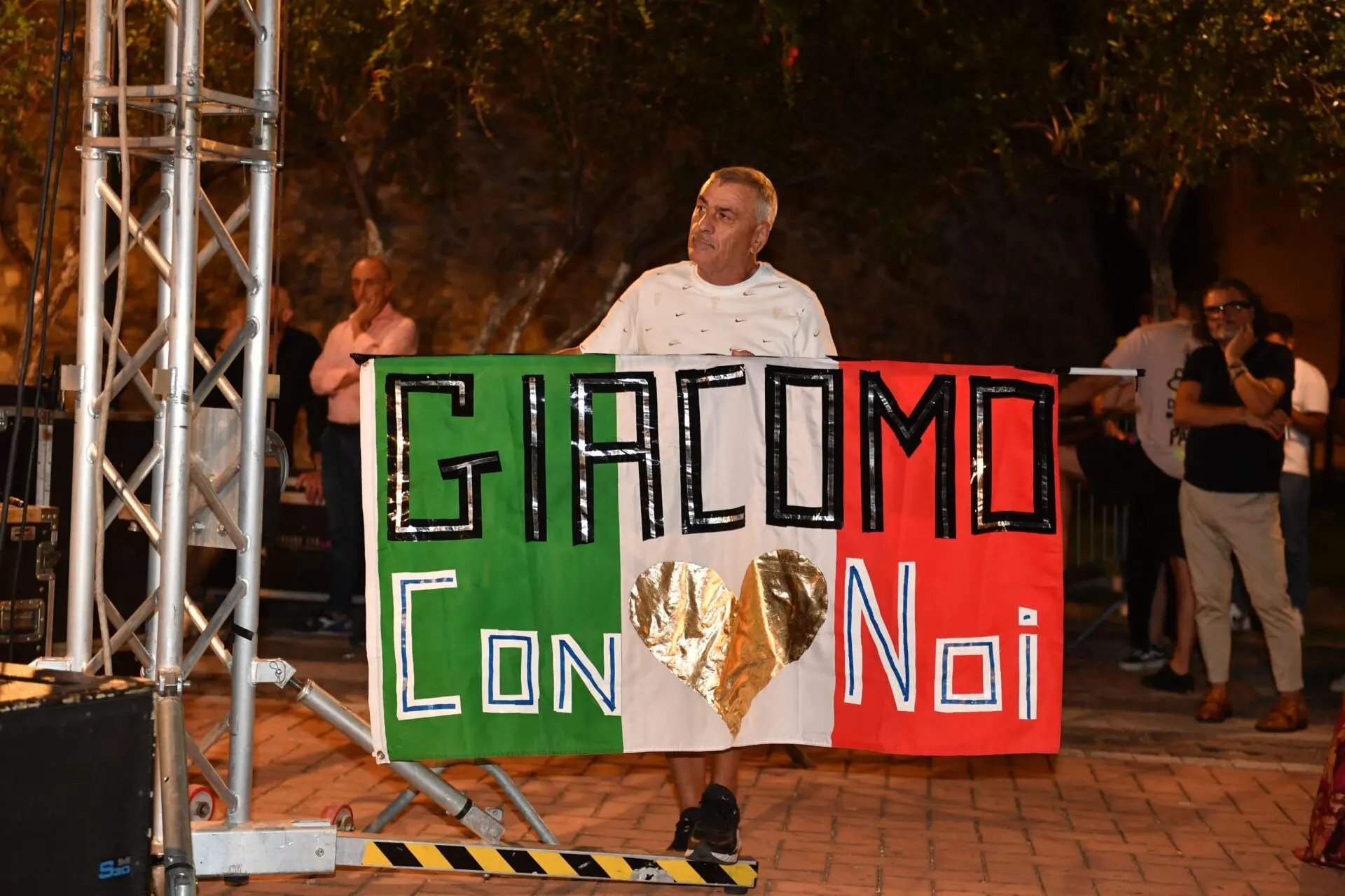 \"Chi non ride è fuori moda\". A Piazza Castello l'evento in ricordo di Giacomo Battaglia