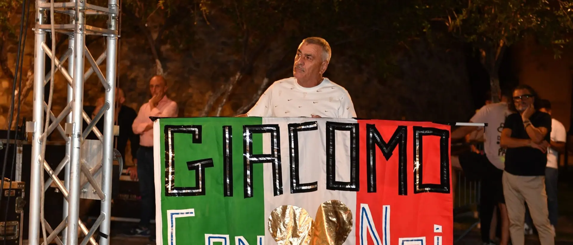 \"Chi non ride è fuori moda\". A Piazza Castello l'evento in ricordo di Giacomo Battaglia