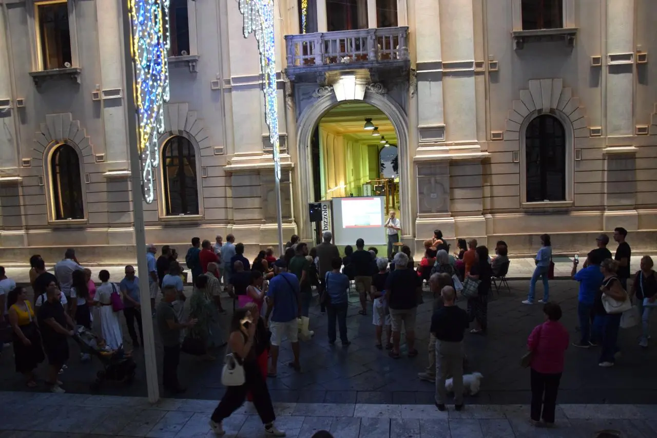 Reggio, galleria aperta alla città: il fuori programma del festival del Giornalismo Bizzòlo