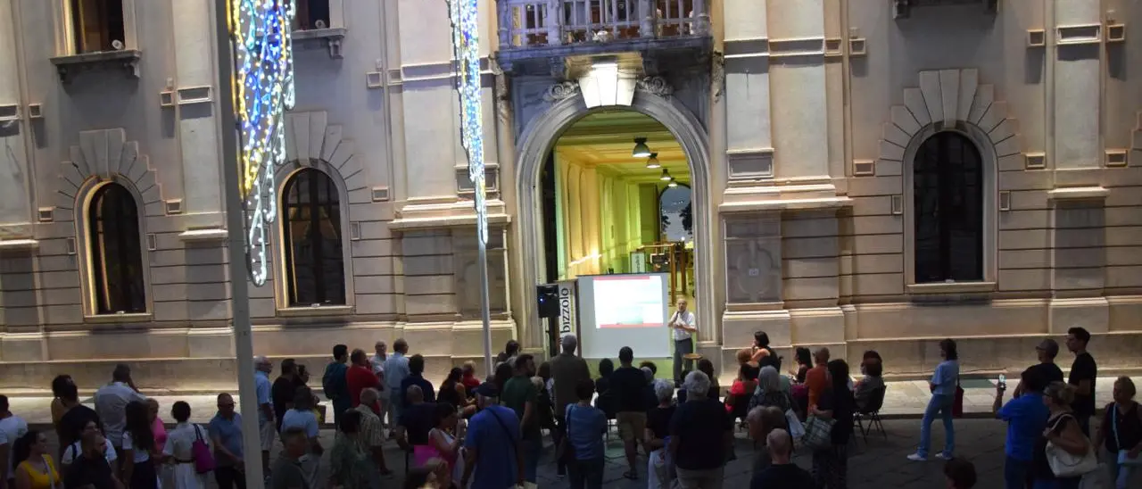 Reggio, galleria aperta alla città: il fuori programma del festival del Giornalismo Bizzòlo