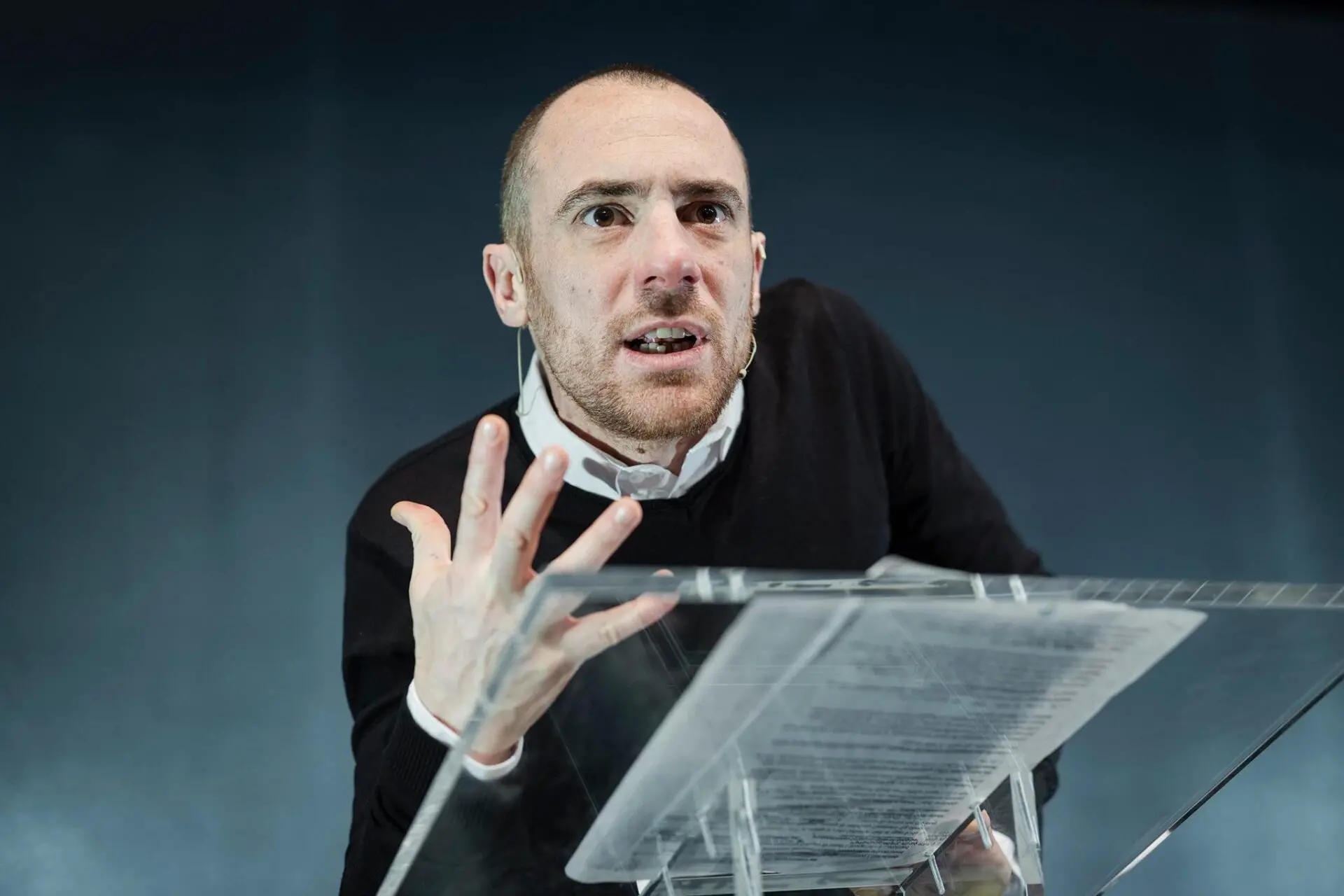 Stasera lo spettacolo virtuale di Elio Germano per la rassegna Epic di Mana Chuma Teatro