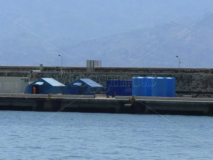 Porto di Reggio, inaugurato in sordina il nuovo hotspot per la prima accoglienza dei migranti? VIDEO