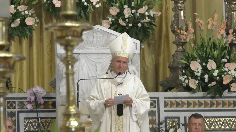 Morrone rilegge Giovanni l’Evangelista: «Ci sono anche le ombre, ma viene prima la luce, Buon Natale»\n