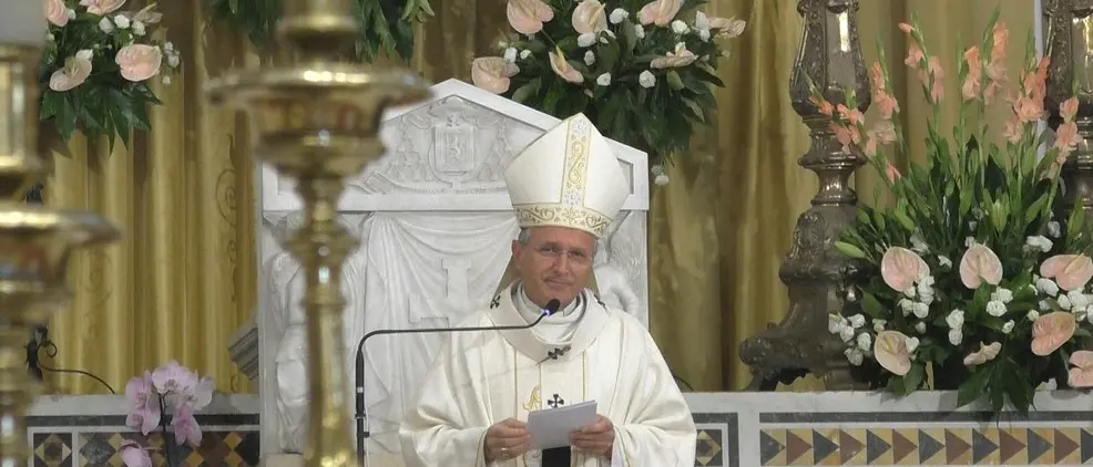 Morrone rilegge Giovanni l’Evangelista: «Ci sono anche le ombre, ma viene prima la luce, Buon Natale»\n