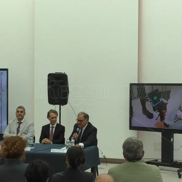 Reggio, i Bronzi sotto la lente dell’istituto per il Restauro del Mic: «Nel complesso stanno bene, necessari interventi ma in chiave preventiva» - VIDEO