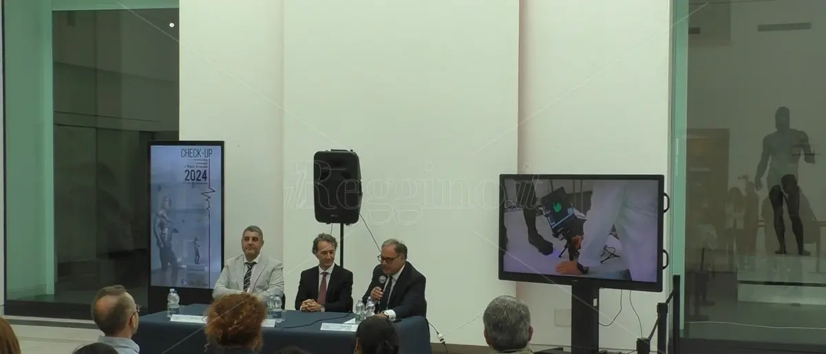 Reggio, i Bronzi sotto la lente dell’istituto per il Restauro del Mic: «Nel complesso stanno bene, necessari interventi ma in chiave preventiva» - VIDEO