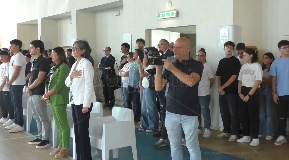 A Reggio suona la prima campanella, l’assessore regionale Caracciolo inaugura l’anno scolastico al liceo scientifico Volta - VIDEO