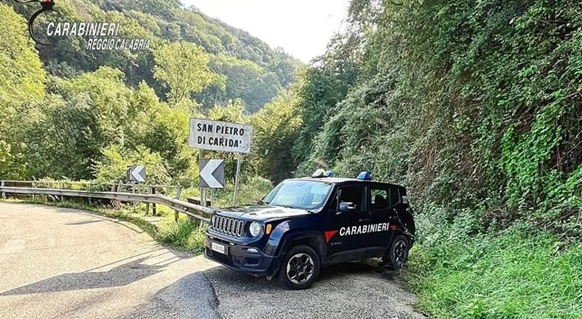 Autolavaggio abusivo a San Pietro di Caridà: denunciato un 57enne