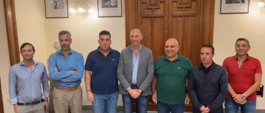 Scuole nel caos, l'opposizione all'attacco: «Situazione insostenibile»