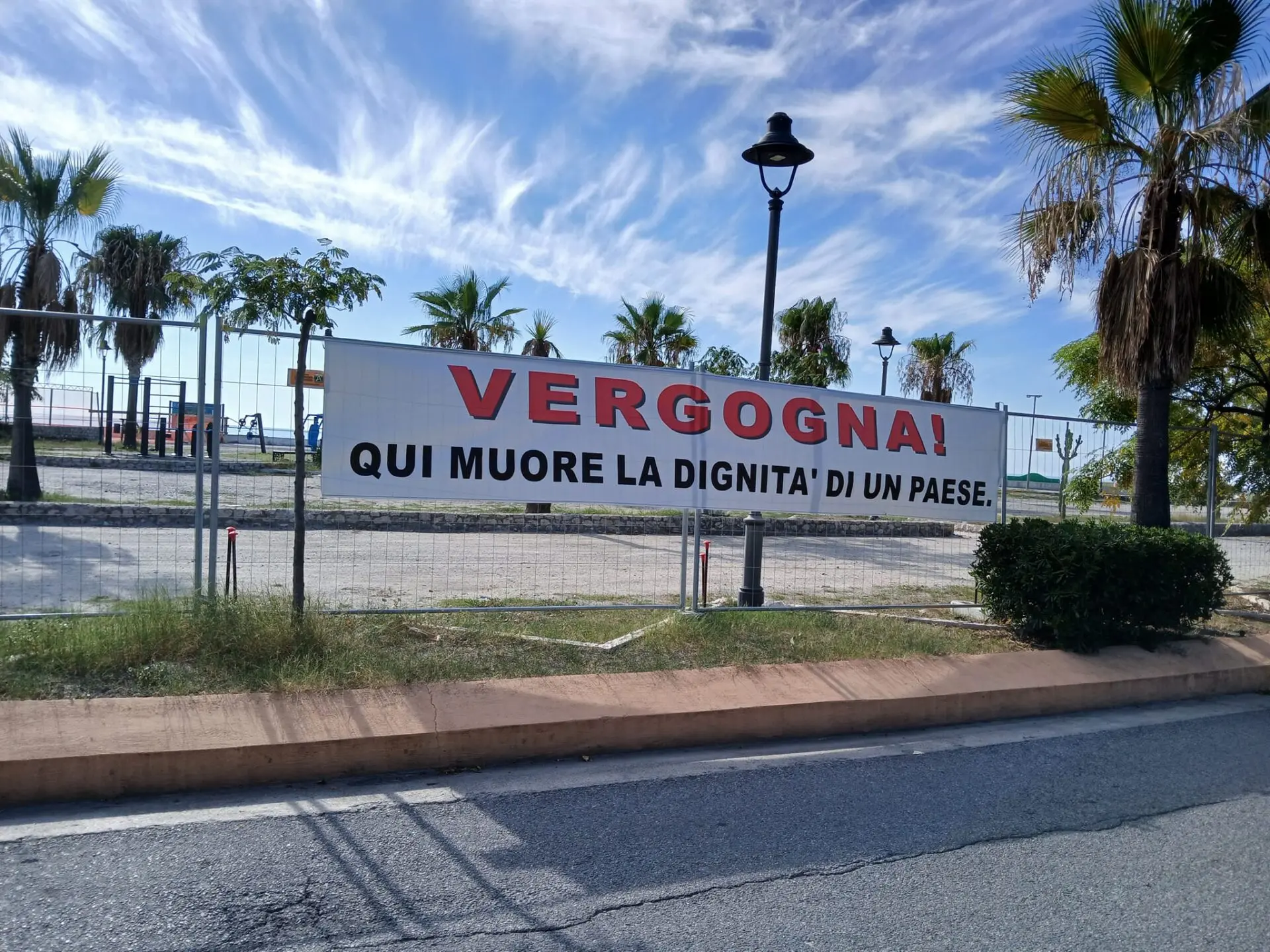 Caulonia, polemiche per i lavori sul lungomare: il Comune disponibile a confrontarsi con i cittadini