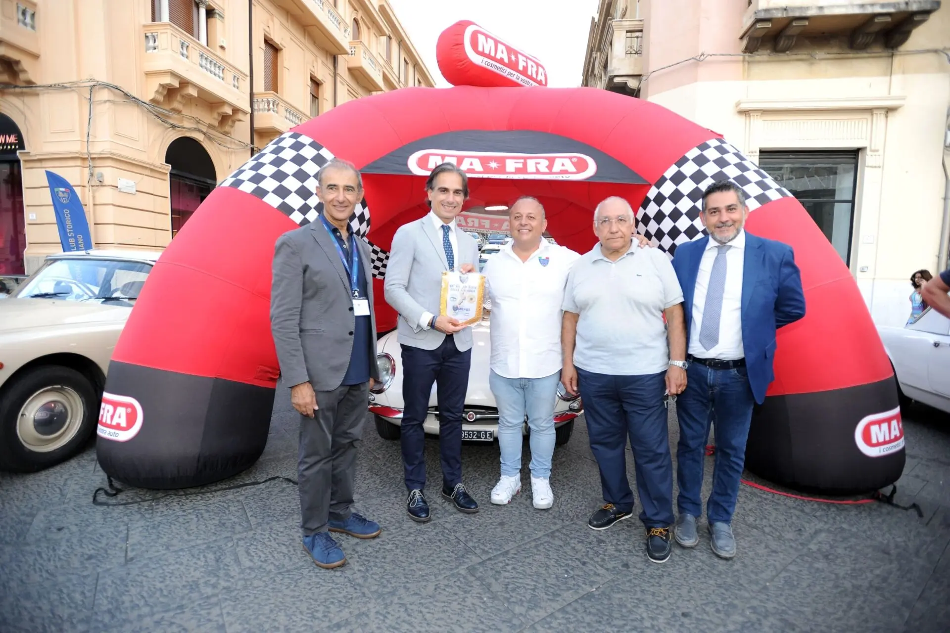 Il sindaco Falcomatà ha accolto i partecipanti al diciottesimo Grand Tour delle Calabria con auto storiche