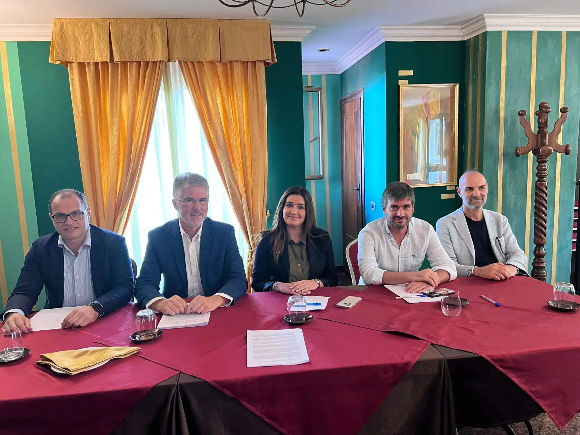 Migranti a Villa San Giovanni, scoppia il caso \"accoglienza\" e la minoranza incalza: «Oltre l'Hotel de la Ville altri centri in via Calì?»