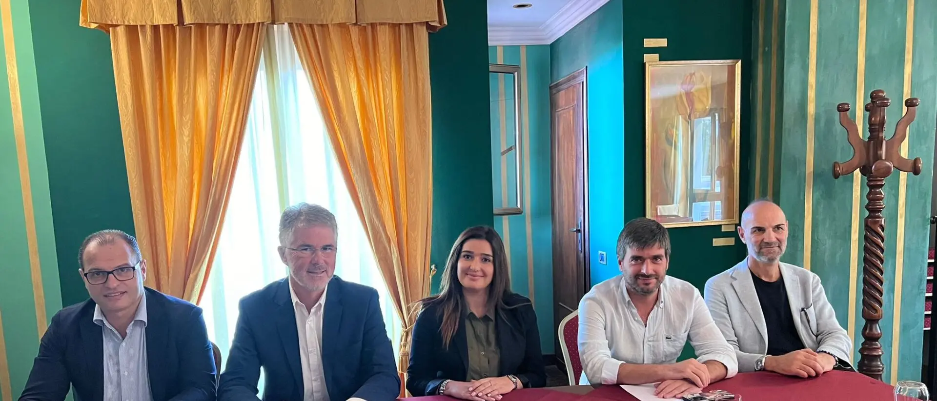 Migranti a Villa San Giovanni, scoppia il caso \"accoglienza\" e la minoranza incalza: «Oltre l'Hotel de la Ville altri centri in via Calì?»